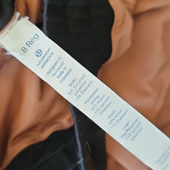 Lululemon Hotty Hot Short (2 1/2"), Size 8 - Picture 6 of 16